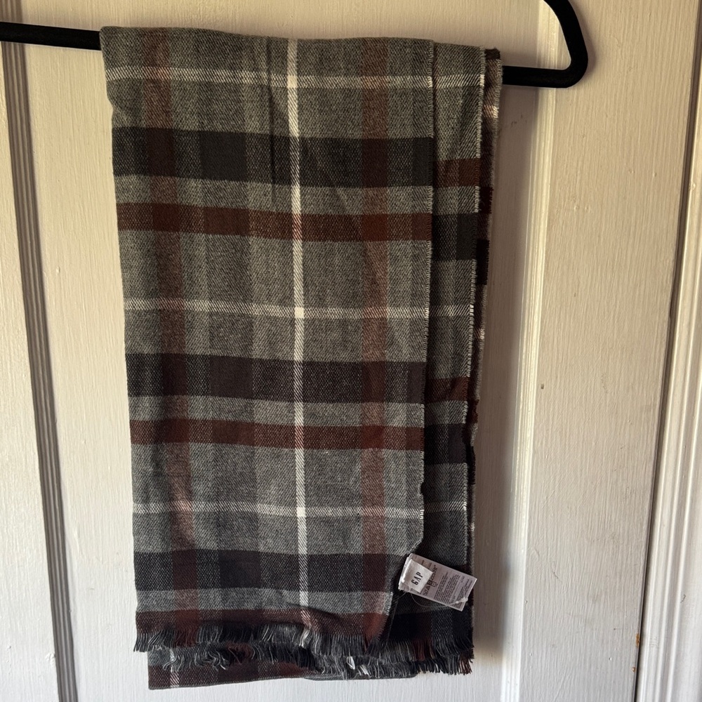 GAP Men's Plaid Scarf in Gray and Brown